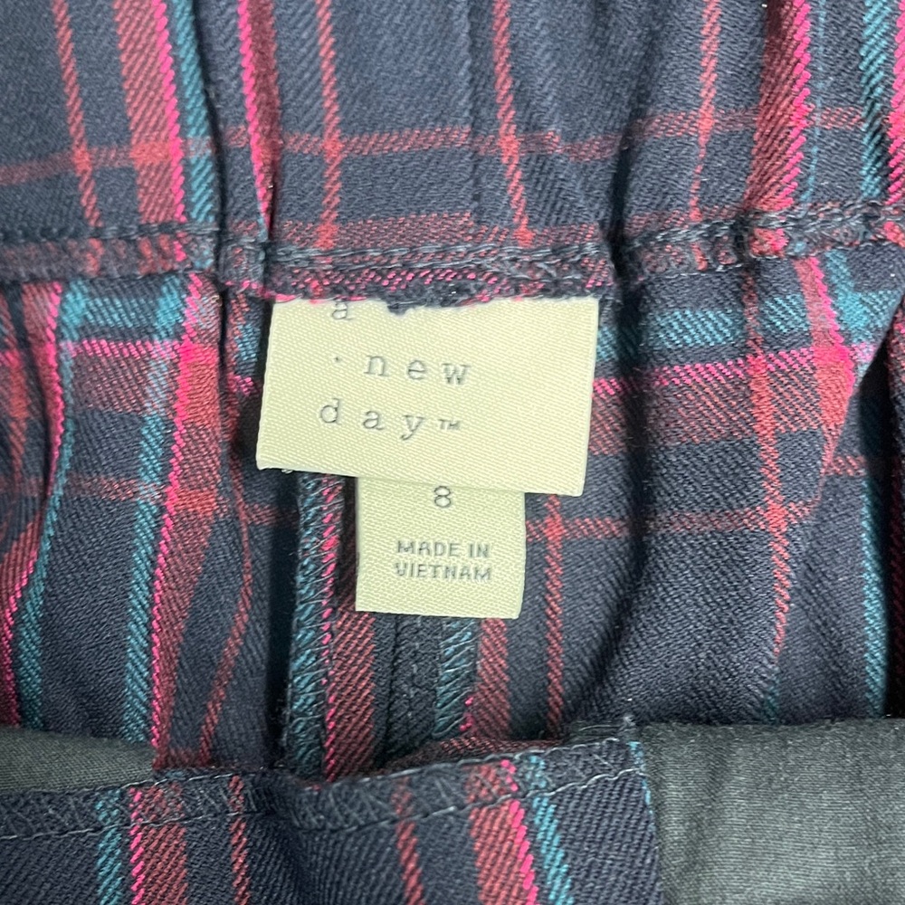 Women’s Plaid Pants - Navy and Red. 2349 - Picture 3 of 9